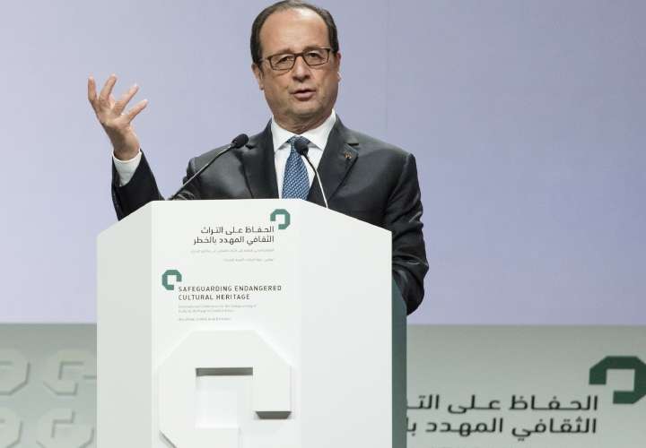 Hollande critica plan de Fillon 