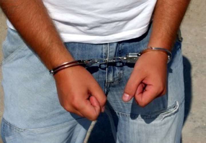 Sentencian a adolescente por delito de venta de drogas y posesión de armas 