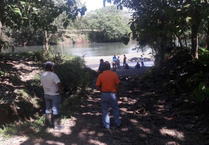 Las labores de búsqueda se realizan en el río Cobre.  /  Foto: José Adames