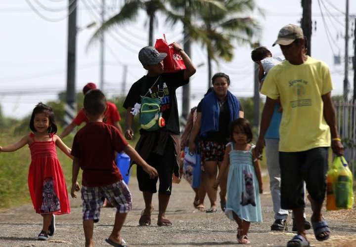 Potente tifón arremete contra Filipinas en medio de Navidad