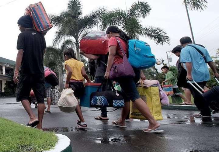 Miles de evacuados en Filipinas por la llegada de tifón 