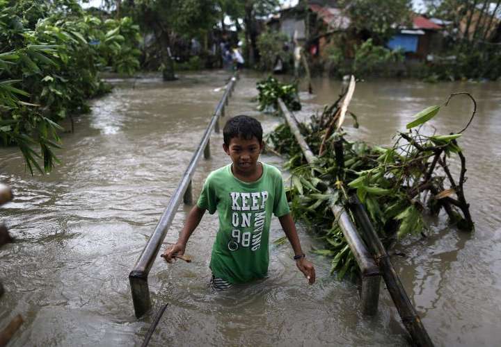Tifón Nock-Ten deja al menos tres muertos en Filipinas