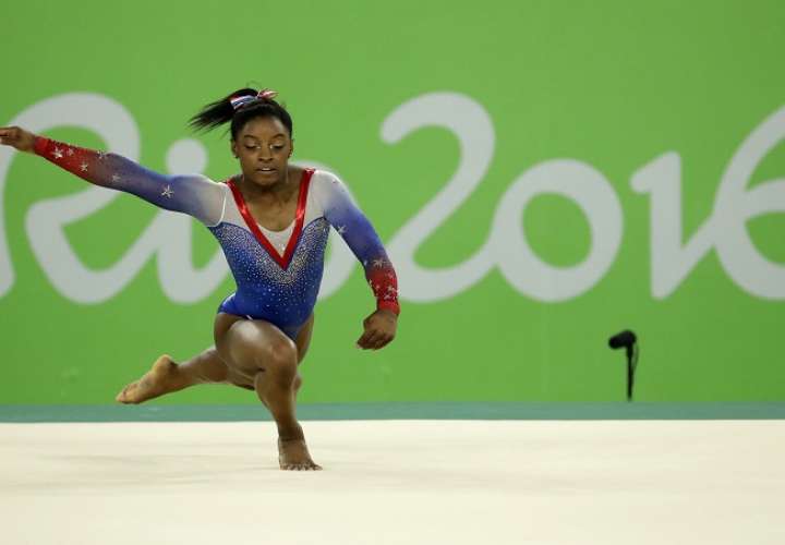 Simon Biles fue la reina de la gimnasia artística en Río 2016. Foto AP