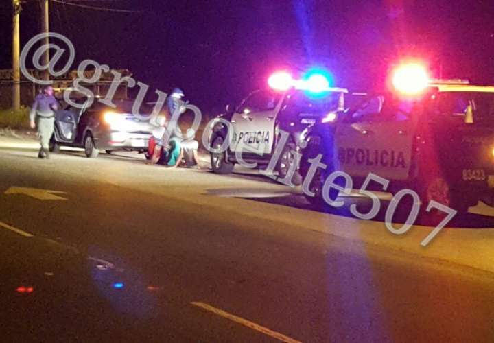 El conductor y su acompañante fueron aprehendidos en Las Mañanitas.  /  Foto: @grupoelite507
