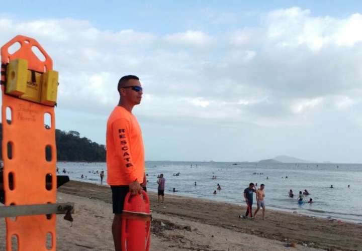 Dos jóvenes desaparecen al lanzarse en las costas de Veraguas 