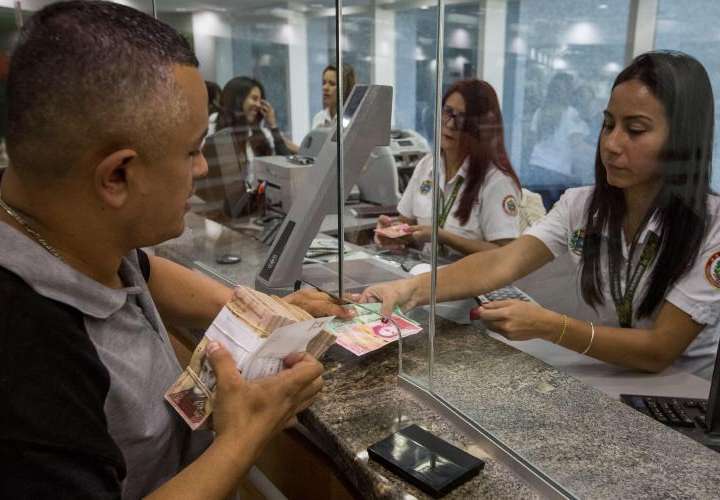 Comienzan a circular billetes del nuevo cono monetario en Venezuela