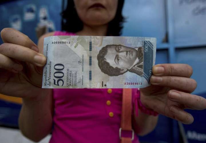 El Fondo Monetario Internacional estimó que la inflación en Venezuela podría alcanzar este año los cuatro díg/itos.  /  Foto: Ap