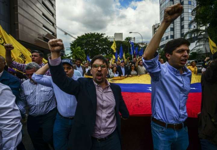 Maduro restó importancia a esa marcha y reiteró que el lunes el chavismo también se movilizará para defender la revolución.