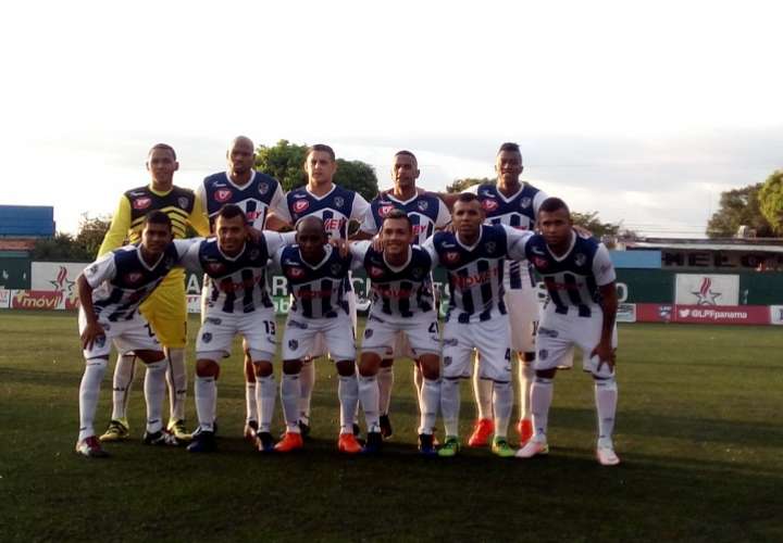 Atlético Veragüense lidera el campeonato. Foto @AVeraguense