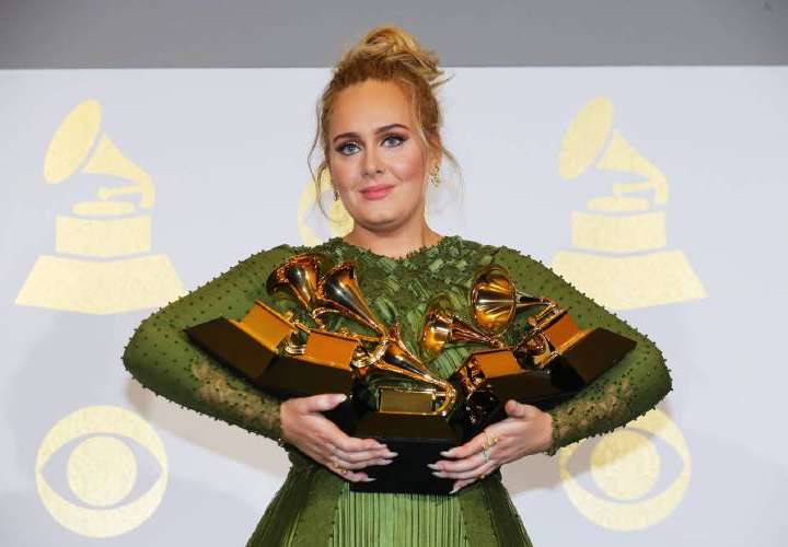 Adele seduce a los Grammy
