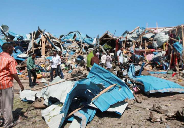 Imagen de archivo de un atentado en un mercado de Mogadiscio, Somalia, perpetrado el pasado mes de noviembre. EFE/Archivo