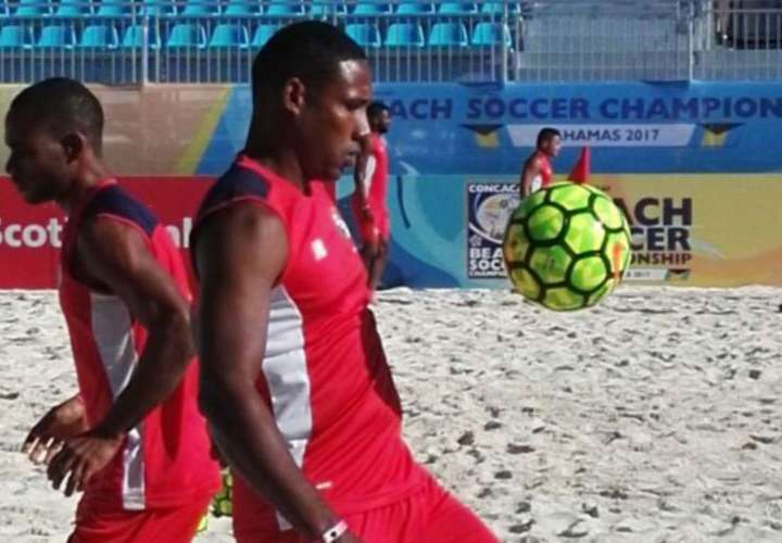 Roja de fútbol playa debuta en Concacaf