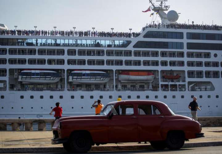 Las perspectivas a largo plazo para los cruceros y otras formas de viajes desde los Estados Unidos hasta Cuba siguen siendo inciertas bajo la nueva administración del presidente Donald Trump. / AP