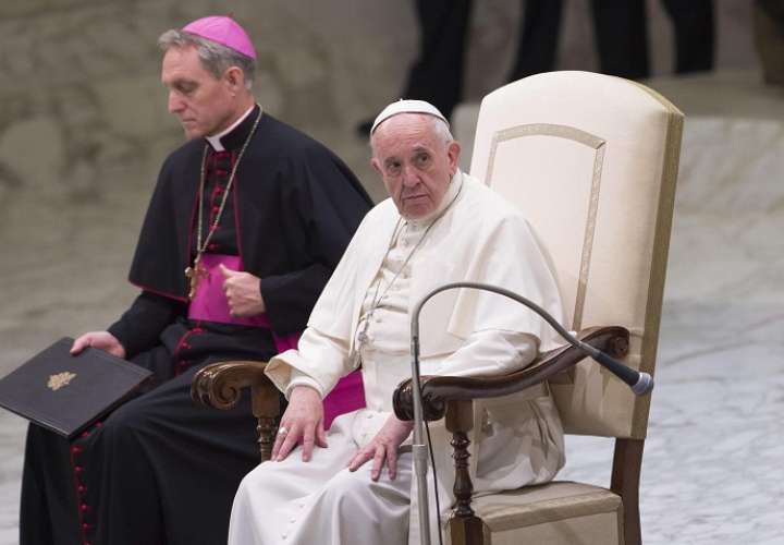 Papa critica búsqueda obsesiva de bienes terrenales 