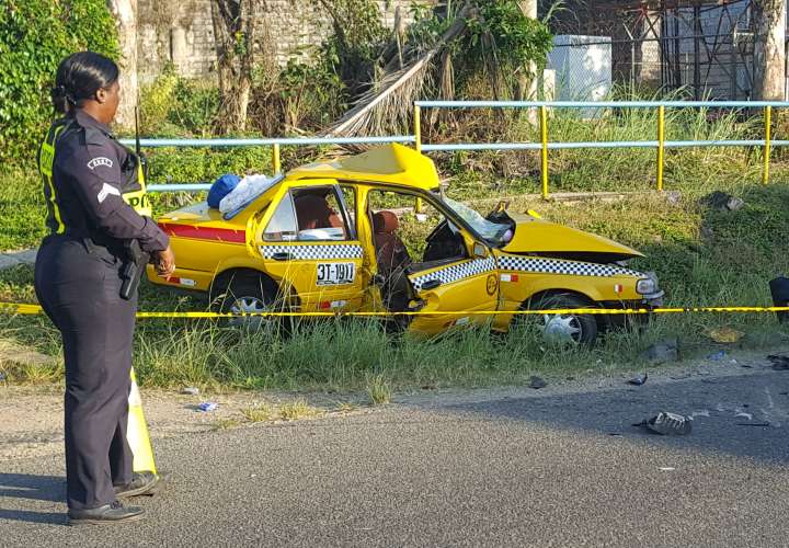 Producto del accidenta también murió una pasajera y otra resultó herida.  /  Foto: Delfia Cortez
