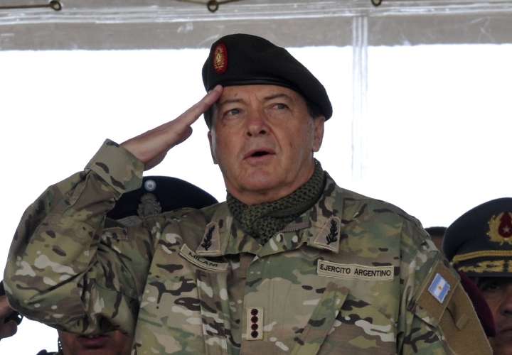 Procesan a exjefe de Ejército argentino por desaparición