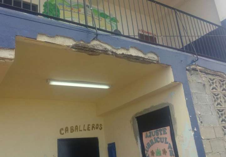 Meduca prometió reparar escuela en abril 2016, nadie llegó