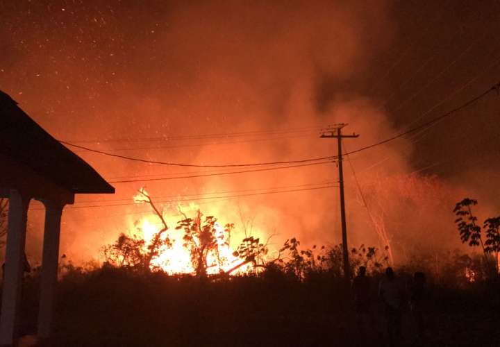 Precaristas provocan incendio en Puerto Caimito