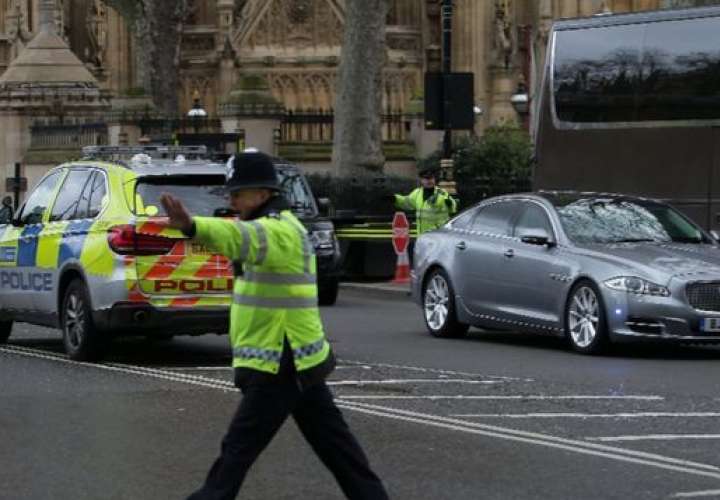 Varios heridos en un incidente ante el Parlamento británico