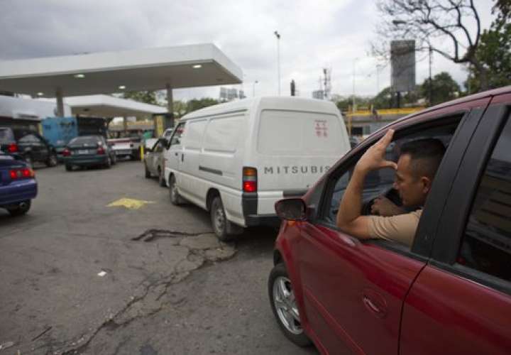 Los venezolanos enfrentan desde hace más de cinco años problemas de desabastecimiento de alimentos, medicinas y otros productos básicos, que se ha agudizado desde 2014. / Foto: AP