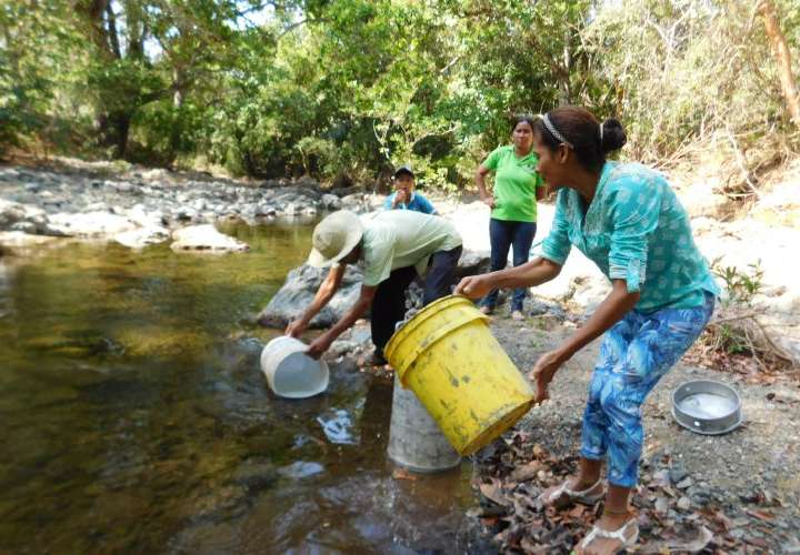 Los moradores de Los Guayabos se cuestionan la mala calidad del agua 