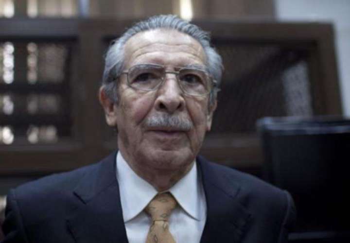 Ordenan juicio especial contra Ríos Montt