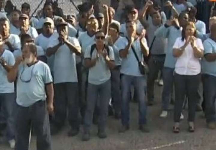 Trabajadores del IDAAN protestan por pagos atrasados