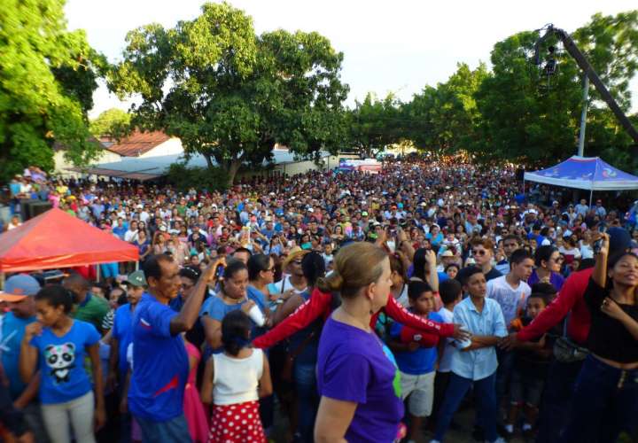 Miles de personas asisten a la Semana Viviente en Pesé