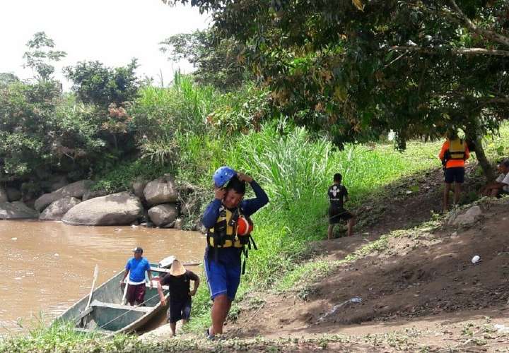 Buscan por quinto día a joven desaparecido en río Sixaola