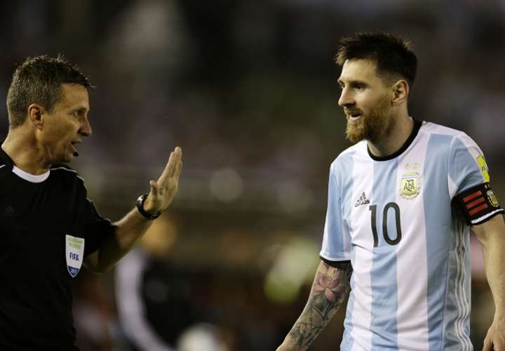 Berrinche de Messi le cuesta cuatro partidos de sanción