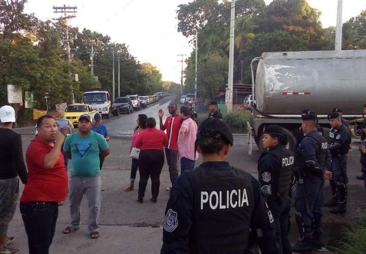 Reabren vía en Los Lotes de Pacora tras cierre de transportistas