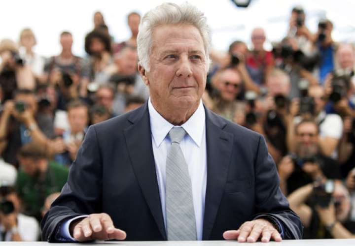 Dustin Hoffman cumple 80 años este verano y su pelo, aún abundante, es mayormente blanco.  /  Foto: AP