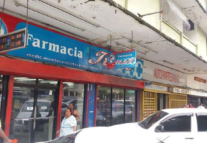 Asaltan farmacia en Colón 