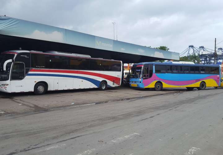 Roban a pasajeros a punto de pistola en bus Colón Panamá