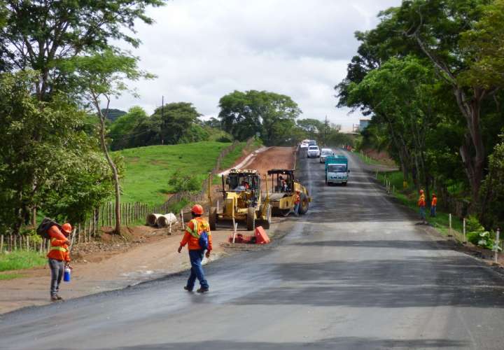 La carretera La Arena-Pesé se construye desde septiembre pasado. Tiene una longitud total de unos 37 kilómetros.