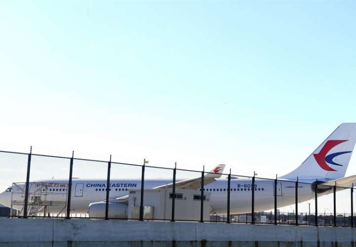 A China Eastern Airlines plane is seen at the international airport in Sydney, New South Wales, Australia. EFE