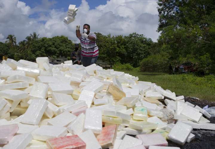 Autoridades de República Dominicana incineran 1,297 kilos de drogas