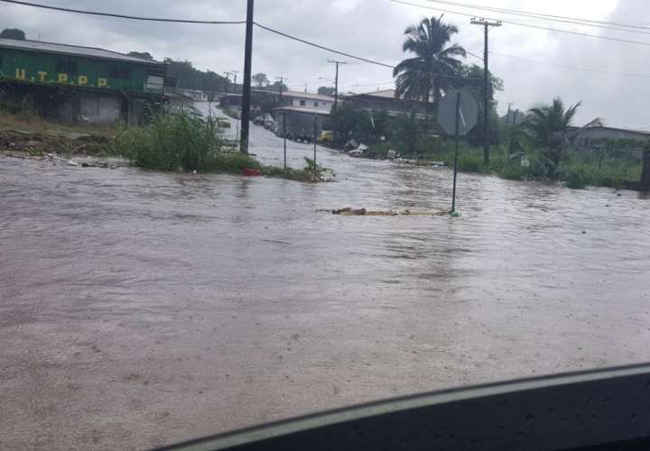 Vista general de las inundaciones en Colón.  /  Foto: Delfia Cortez