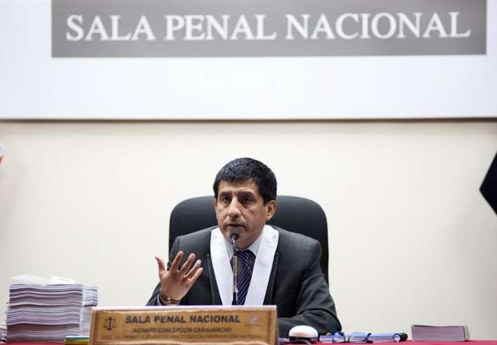 El juez Richard Concepción dirige una audiencia hoy, miércoles 12 de julio de 2017, en la sede de la Sala Penal Nacional del Poder Judicial peruano, en el centro histórico de Lima (Perú). EFE