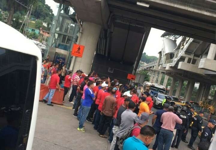 Taxistas vuelven a protestar en San Isidro 
