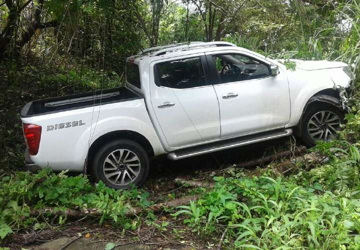 Encuentran a chepano acribillado dentro de un auto en Los Santos 