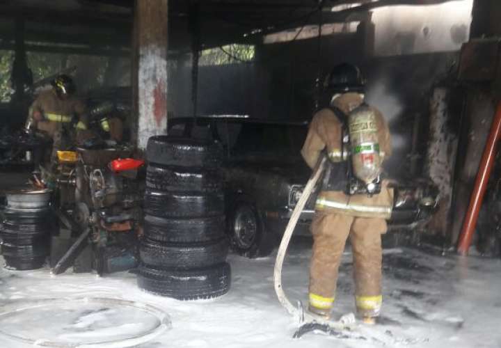 Incendio consume taller de mecánica en Chitré