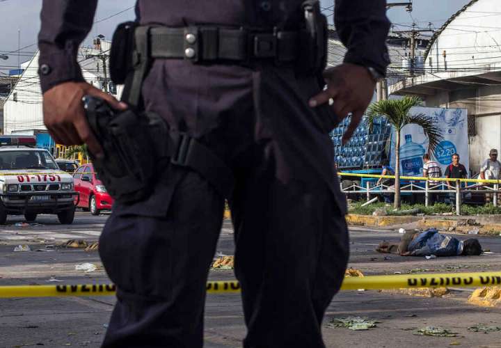 Aumentan a 11 los agentes ultimados en El Salvador