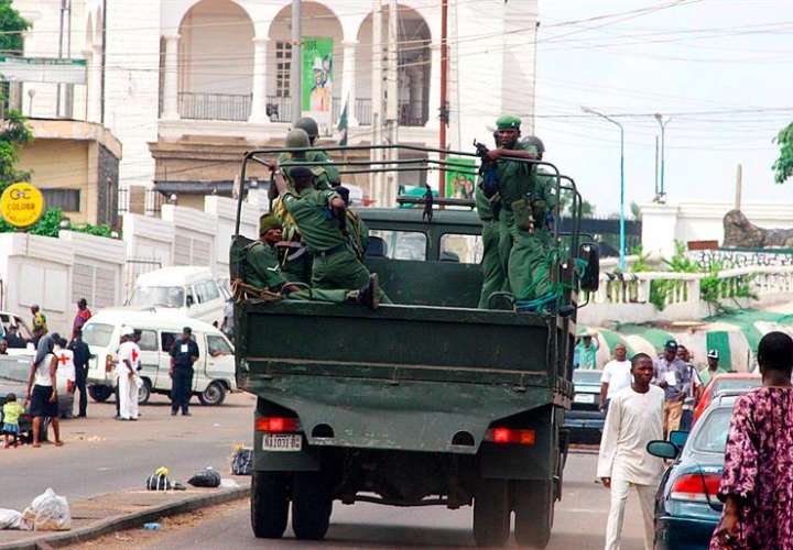  Soldados nigerianos patrullan por las calles de Ibadan, en el sudoeste de Nigeria. EFE/Archivo