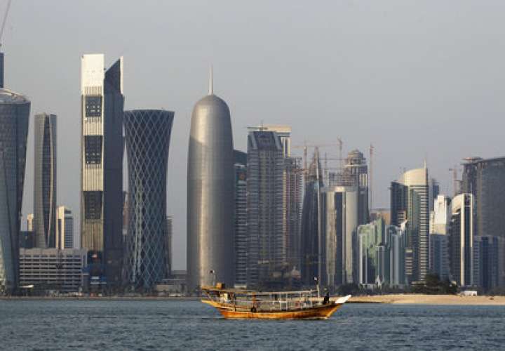 Vista general de bahía de Doha, Qatar, donde se observan los edificios altos del distrito financiero de Catar.  /  Foto: AP