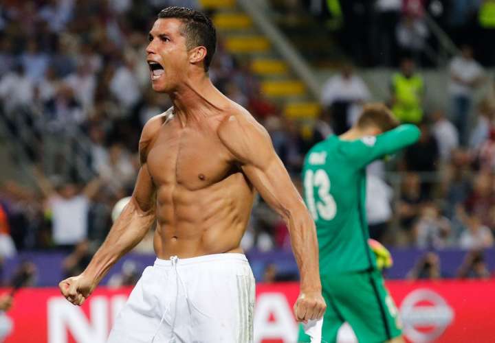 Cristiano Ronaldo durante la celebración de uno de sus goles/ EFE