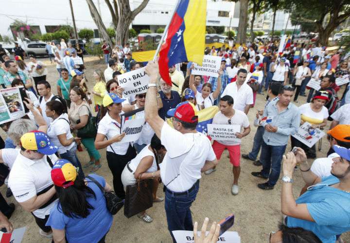 Llegada de venezolanos a Panamá cayó un 65 % en el último año