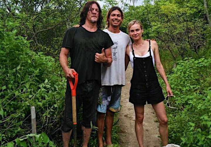 Actores de The Walking Dead siembran árboles en Costa Rica