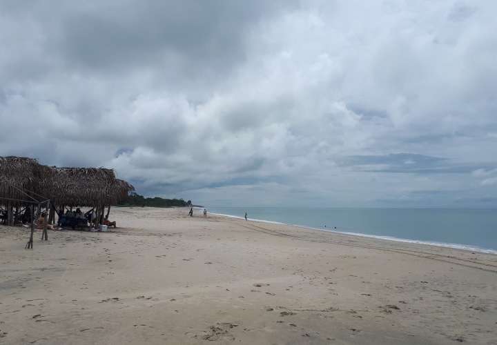 Pocas personas acuden a las playas de Coclé por alerta de fuertes oleajes