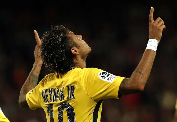 Neymar Jr. festejó hoy su primer gol con el PSG/ AP